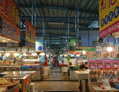 東港華僑市場(市場導覽&黑鮪魚生魚片品嚐)