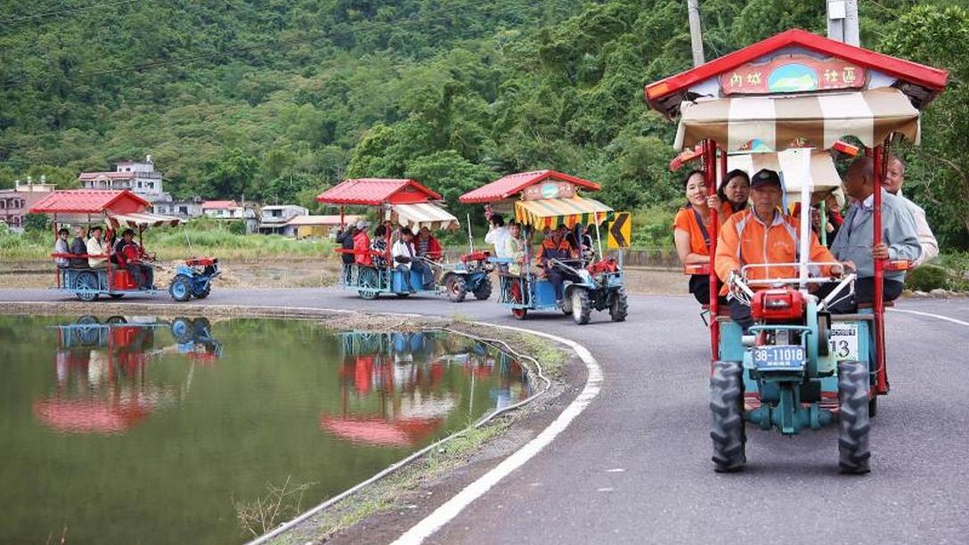 宜蘭張美阿嬤農場．鐵牛車農遊1日豐富行 cover photo