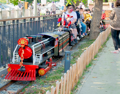 全新戶羽機關車園區